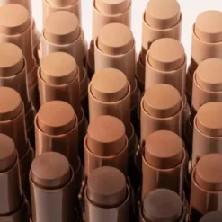 Conceal + Perfect Blur Out Skint Tint 19 Deep Warm Golden